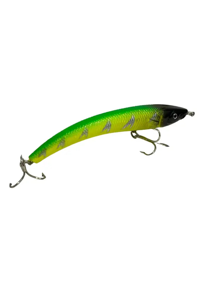 Banana diver syvännevappu 15 cm vihreä musta keinotekoinen kuhaviehe hopeisilla metallisilla suomuilla ja kolmipiikeillä