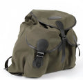 Olive green canvas reppu bear claw jätkän reppu mustilla nahkahihnoilla ja soljilla edestä näkymä