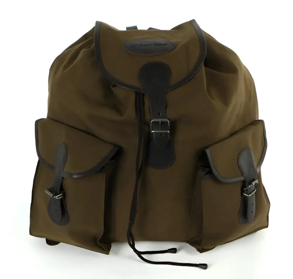 Olive green canvas reppu bear claw perinteinen eräreppu mustilla nahkaisilla yksityiskohdilla ja solki kiinnityksillä