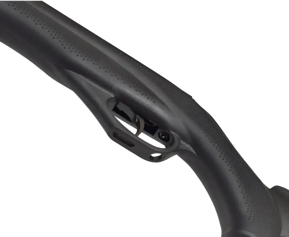 Mustan polymeerisen teksturoidun otteen ja integroidun liipaisinsuojan omaava crosman fury np 4.5mm ilmakiväärin takatuki