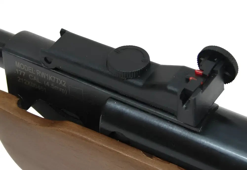 Musta muovinen crosman vantage 4.5mm ilmakiväärin kiikaritähtäin punapistetähtäimellä ja säädettävällä tornilla