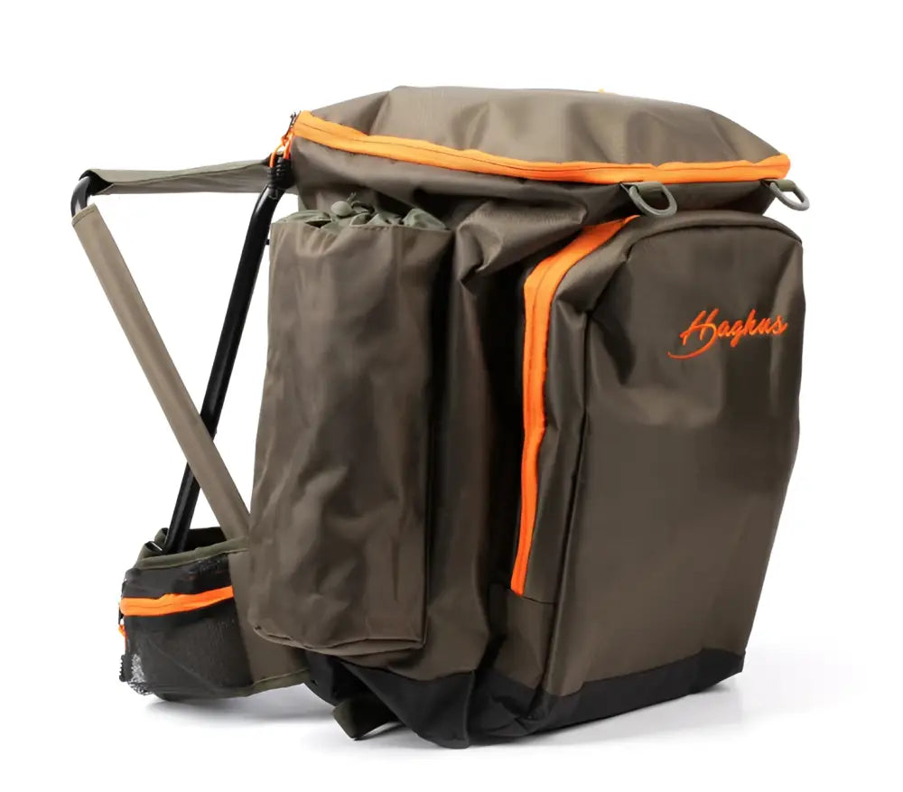 Brown and orange hargus metsä reppujakkara 40l kalastusreppu sisäänrakennetulla taittostoolilla takaa näkymä