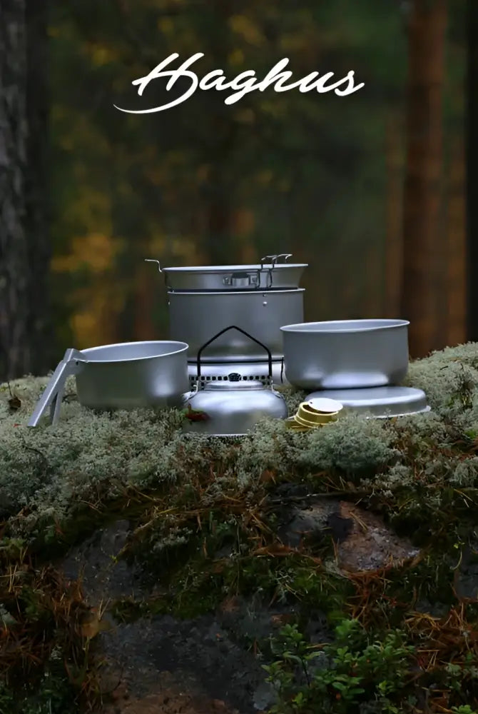 Hopeanvärinen alumiininen camping astiasto haghus retkikeitin x25 spri sammutetulla maaperällä