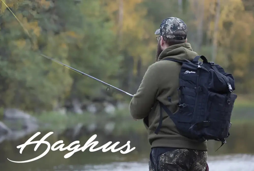 Haghus tactical reppu 35l musta reppu useilla taskuilla ja säädettävillä remmeillä näkymä takaosasta