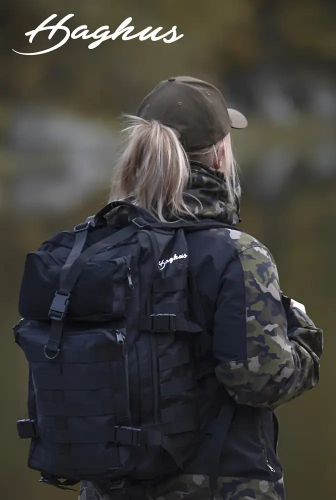 Haghus tactical reppu 35l musta taktinen reppu monilla taskuilla ja säädettävillä olkahihnoilla näkyvällä baghus-logolla