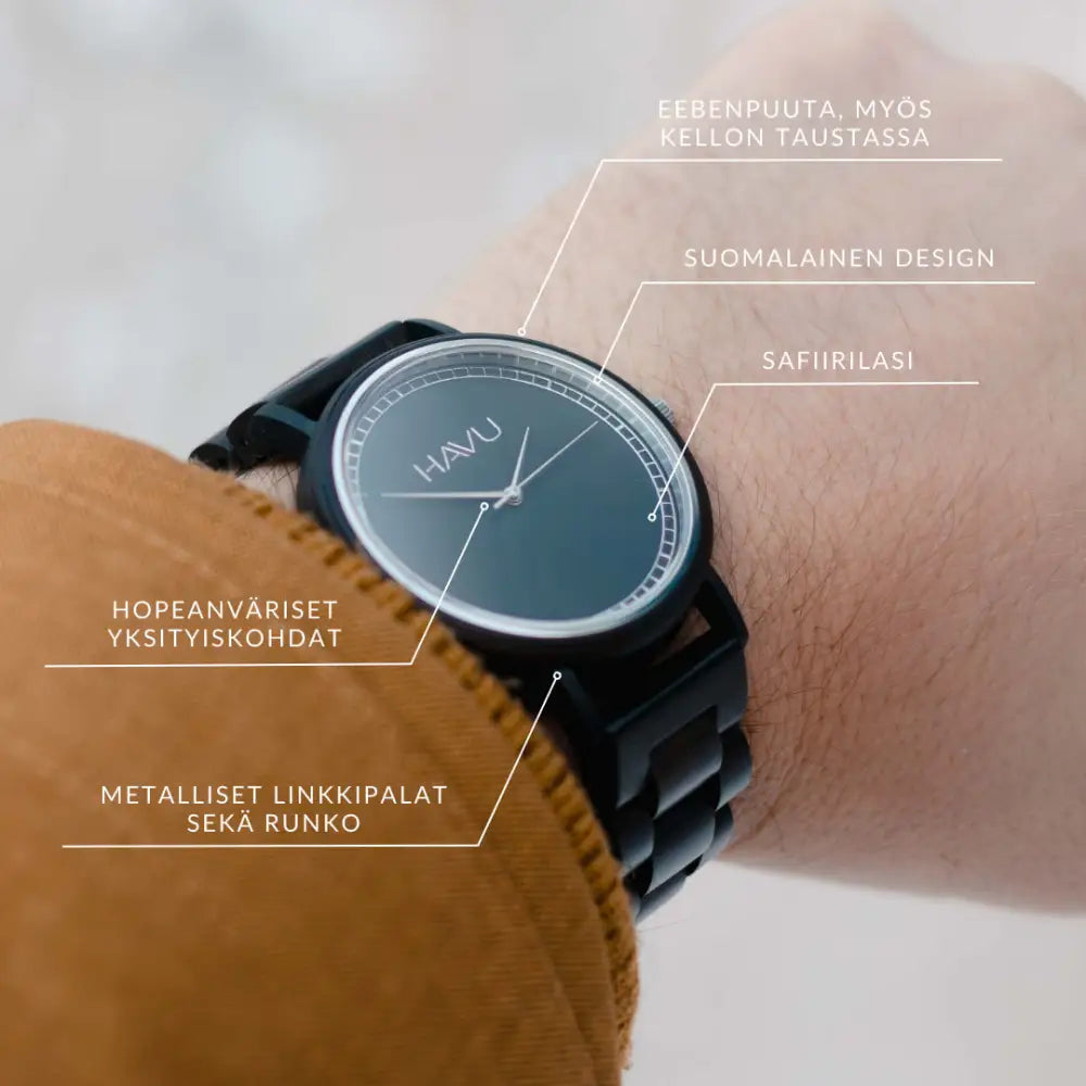 Havu Watches Virta puinen rannekello 42mm mustalla minimalistisella designilla ja hopeanvärisillä tuntimerkinnöillä