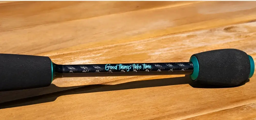 Kalastajan kanava tirri micro vapa 183cm 0.9-8.5g musta kalastusvapa turkoosein korostuksin ja good things take time tekstillä