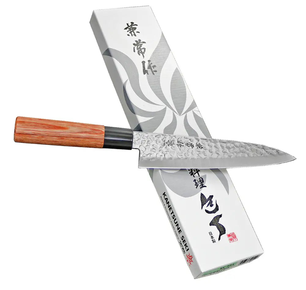 Kanetsune seki kc-950 kokkiveitsi 18 cm japanilaistyylinen vasaralastuttu ruostumaton terä puukahvalla ja pakkauksessa