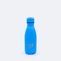 Meribottles baby blue 260 ml kirkkaan sininen metallinen juomapullo hopealla aaltologolla ja kannella