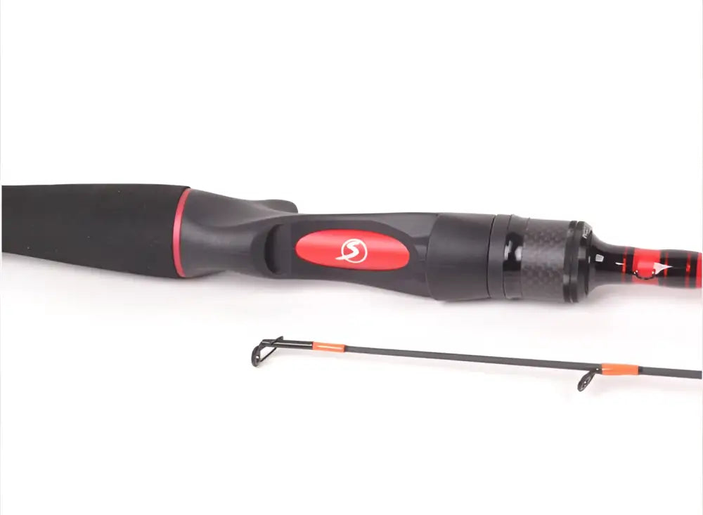 Revolver 225 hyrräkelavapa mustassa ja punaisessa carbon fiber -varrella ja oransseilla yksityiskohdilla