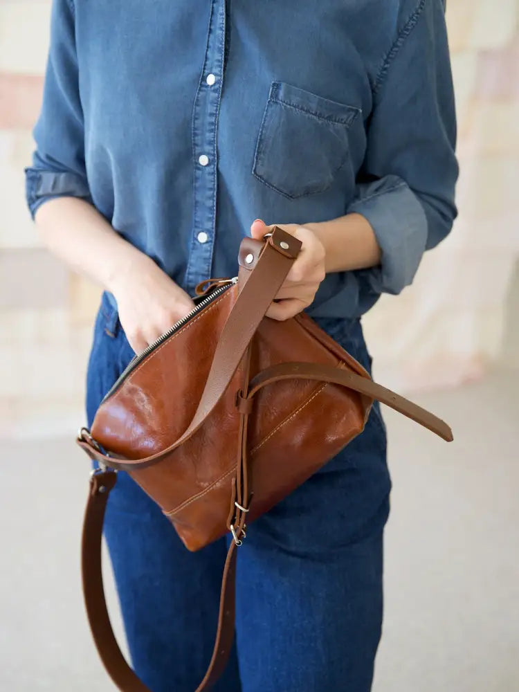 Robin nahkalaukku kaksikahvainen inkiväärinruskea ruskea nahkainen crossbody laukku säädettävillä remmeillä ja vetoketjulla