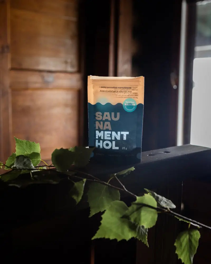 A package of sauna menthol original 25g in an orange and teal pouch with white text