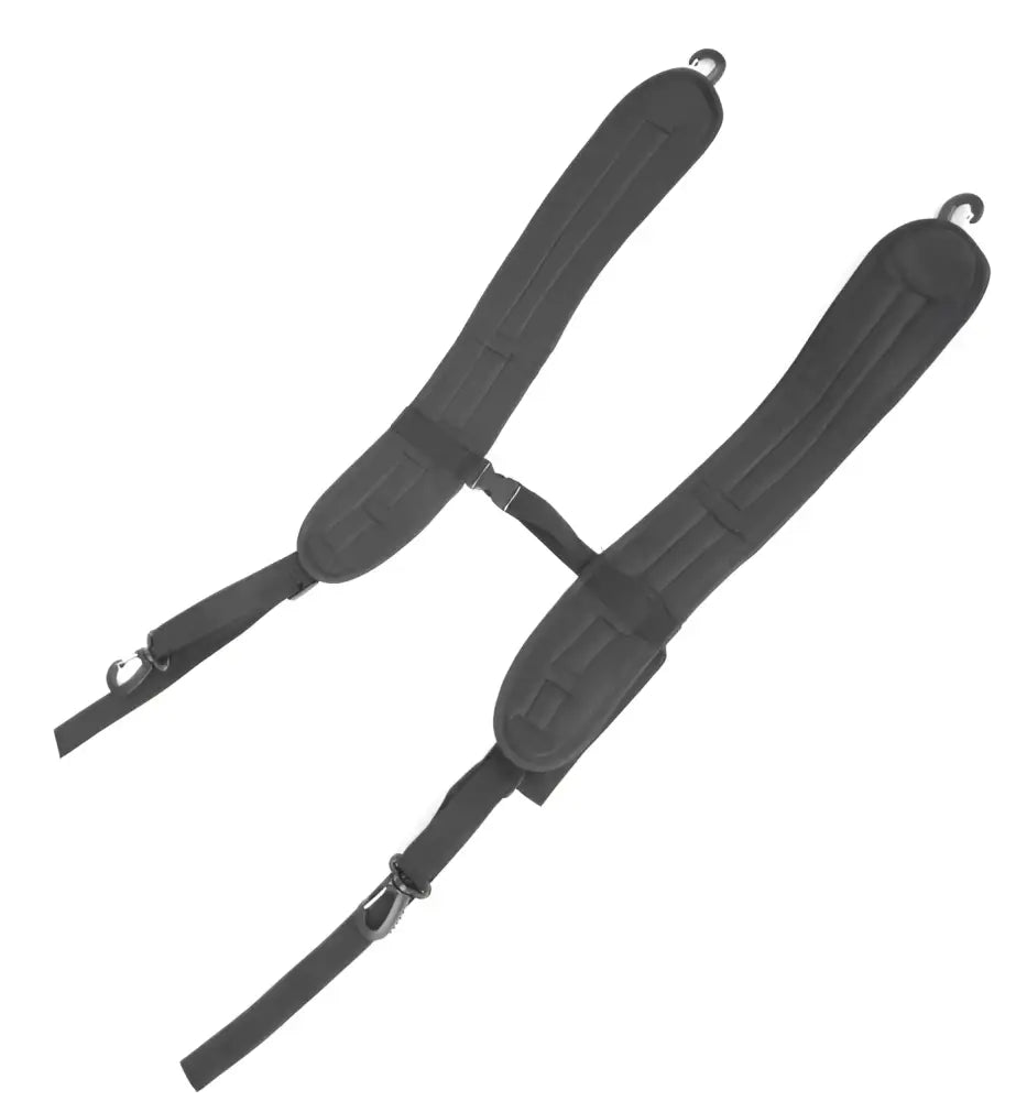 Mustat pehmustetut olkahihnat säädettävillä soljilla ja metallikoukuilla Scandinavian Tackle Baddy kelluntarengas -tuotteen taustalla