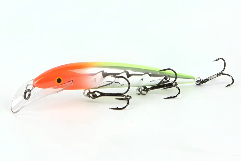 Värikäs oranssista hopeaan liukuväriin oleva Scandinavian Tackle Baron vaaput 130mm minnow viehe mustilla kolmehaaraisilla koukuilla