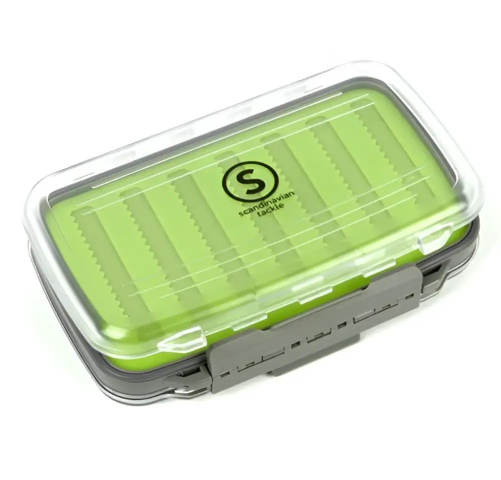 Limevihreä läpikuultava muovinen scandinavian tackle double silicon flybox -sidontalaatikko harmailla vahvistetuilla reunoilla ja kirkkaalla kannella