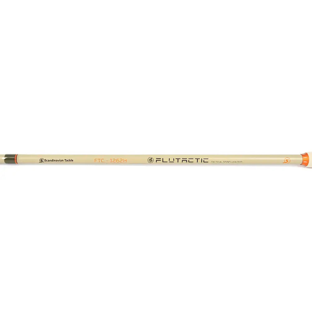 Beige flutactic kalastuskäsivarsi oranssein ja mustin korostuksin skandinavian tackle -brändäyksellä 12’6 50-135g
