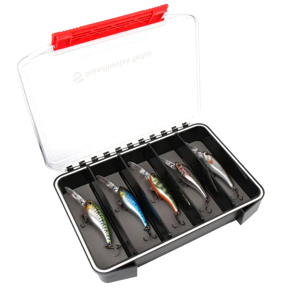 Selkeä muovinen viehelaatikko punaisella kannella sisältäen kuusi värikästä scandinavian tackle luovos 60mm vaappulajitelma no1 kalastuksen viehettä