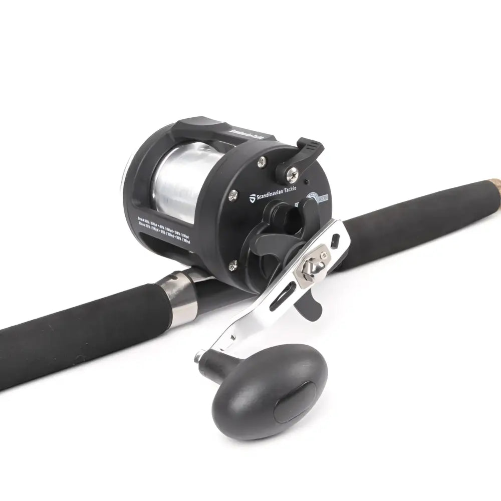 Mustan ja hopeanvärinen scandinavian tackle baitcasting kela mustalla kahvan otteella vetouistelu 7000 combo