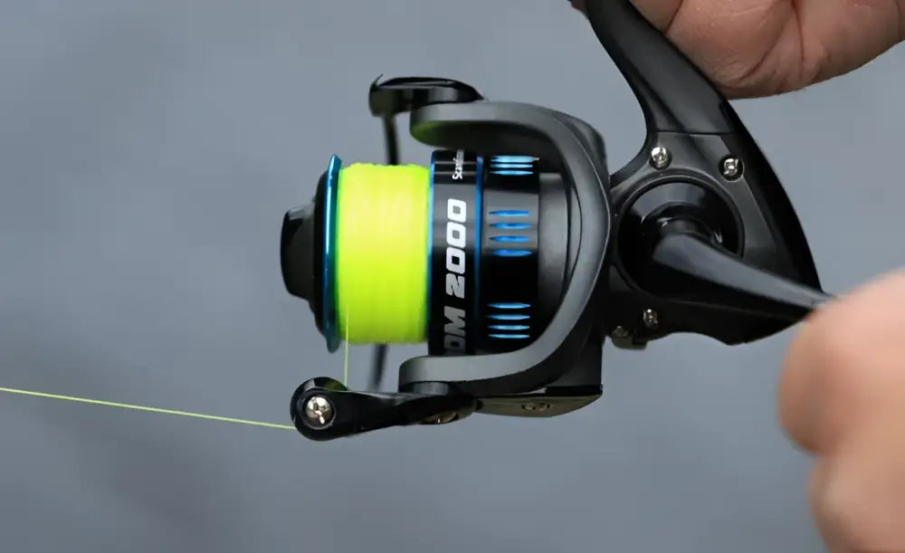 Scandinavian tackle venom 2000 3+1bb avokela musta sininen kela kirkkaalla neonkeltasella kelamöyrällä