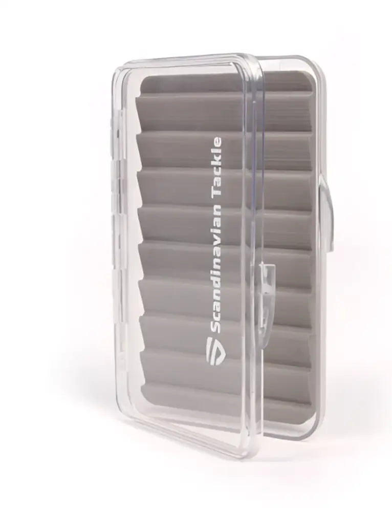 Clear plastic vieherasia harmailla vaahtomuovisisuksilla suomalaisen viehekalastuksen välineille