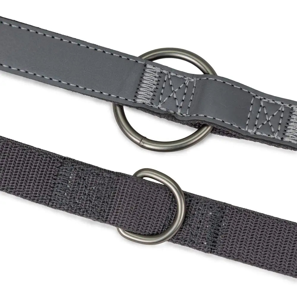 Tummanharmaa nahka ja webbing monitoimitalutin metallisilla renkailla trixie premium heijastava