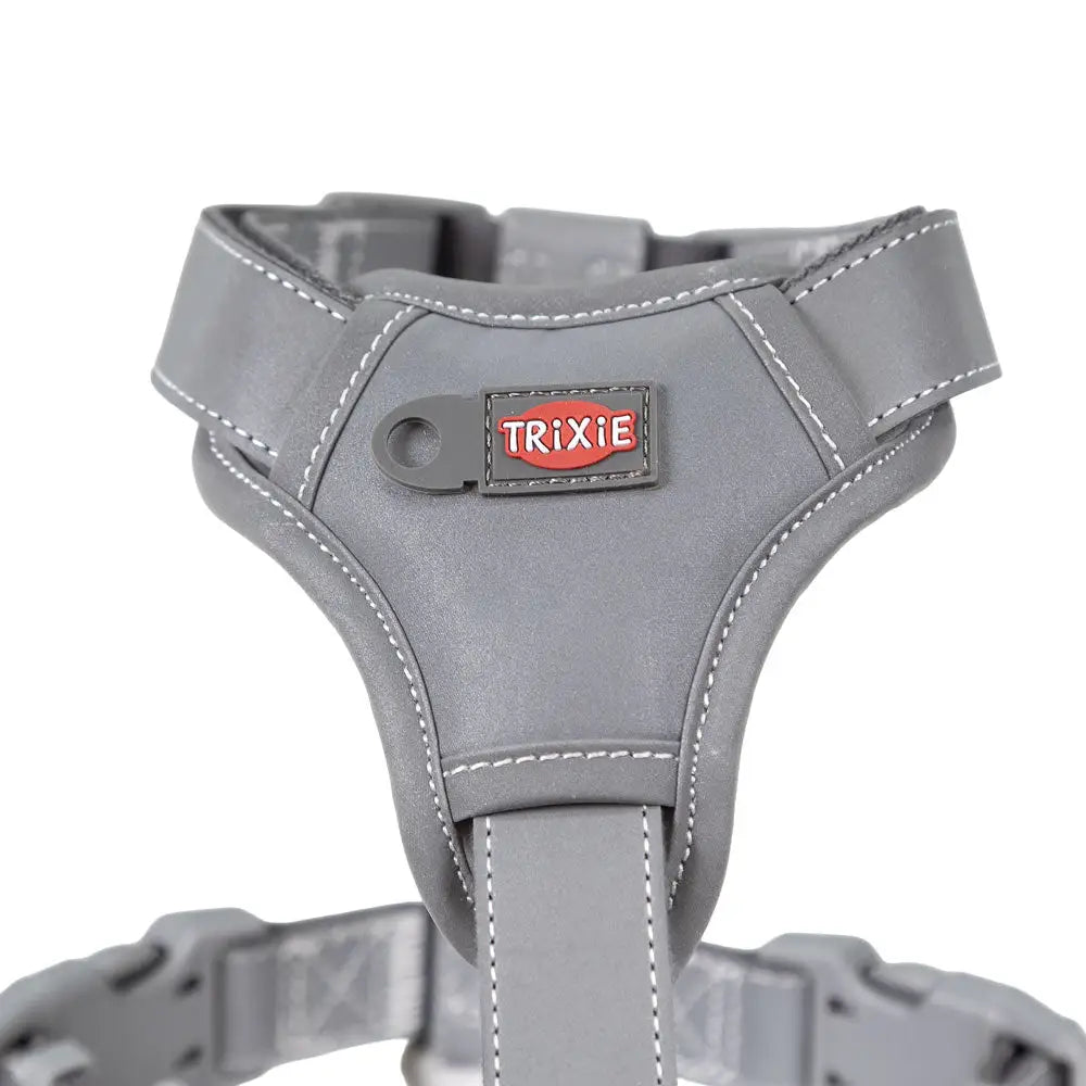 Harmaa nahkainen trixie premium heijastava valjas valkoisella tikillä ja punaisella bränditarralla