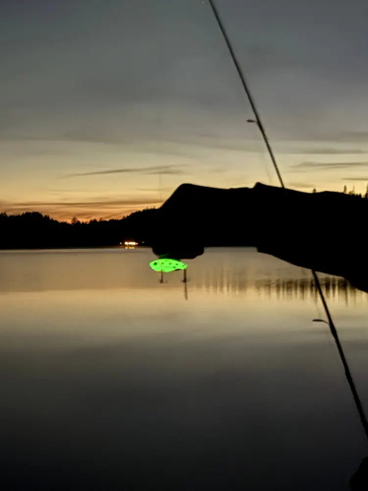 Wildpoint luminous bladebait 5cm 10g hehkuva vihreä kalanmuotoinen viehe mustilla laikkuilla kalastukseen