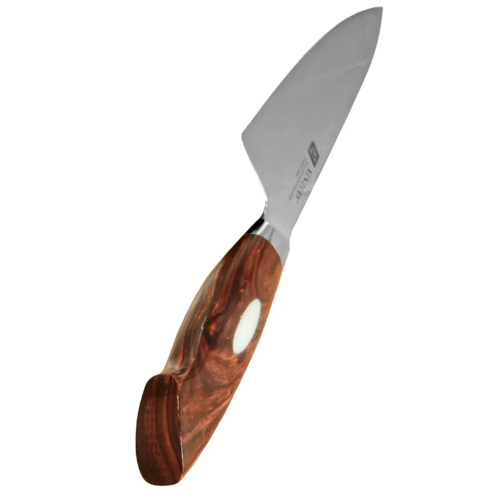 A sleek stainless steel xinzuo jiang damaskus santokuveitsi with an 18 cm blade and wooden handle with white oval inlay