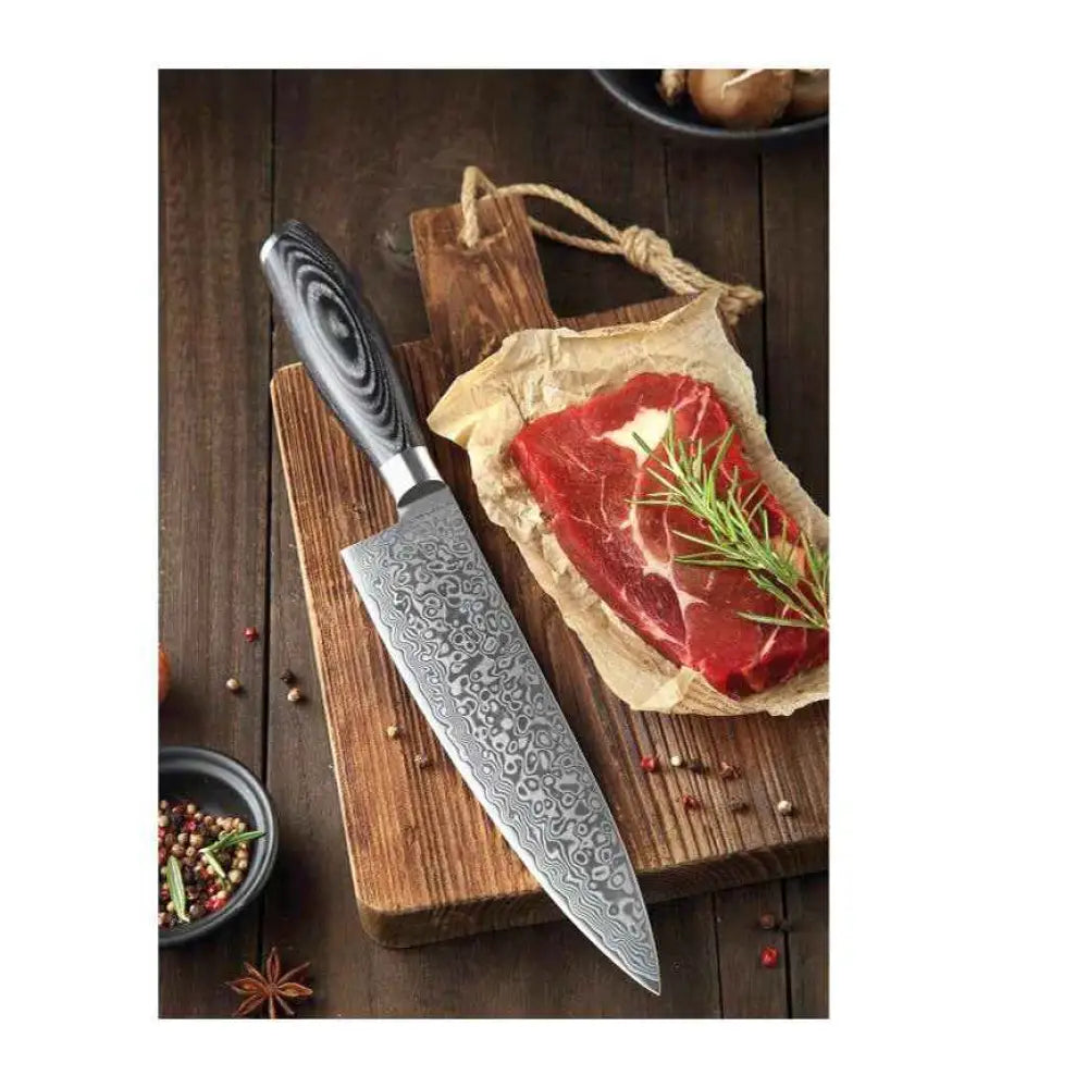 A sleek xinzuo ya damascus kokkiveitsi with a 20 cm swirling patterned damascus steel blade and black wood grain handle